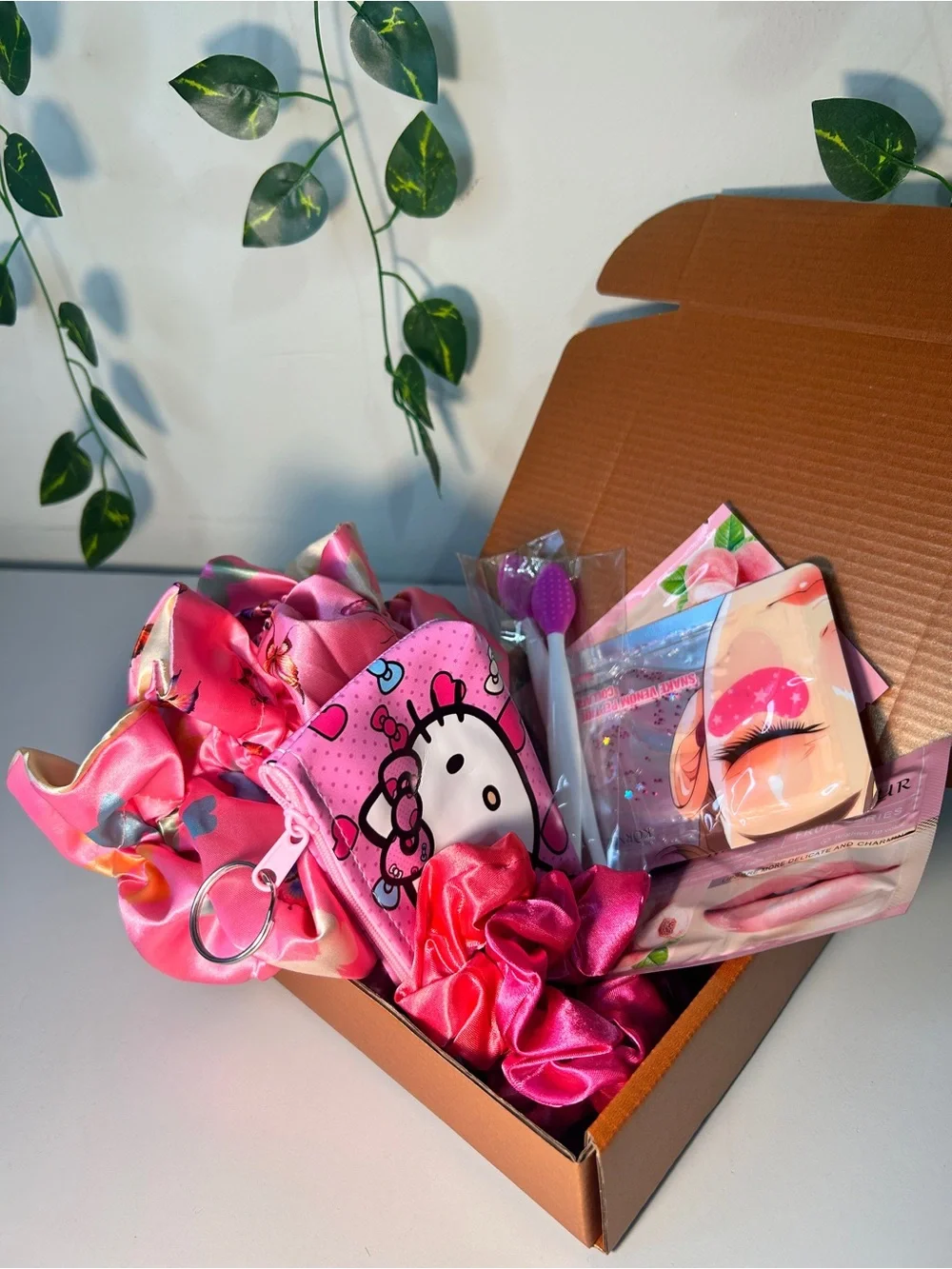 Hello Kitty Pink Gift Box with Satin Scrunchies and Cosmetic Tools